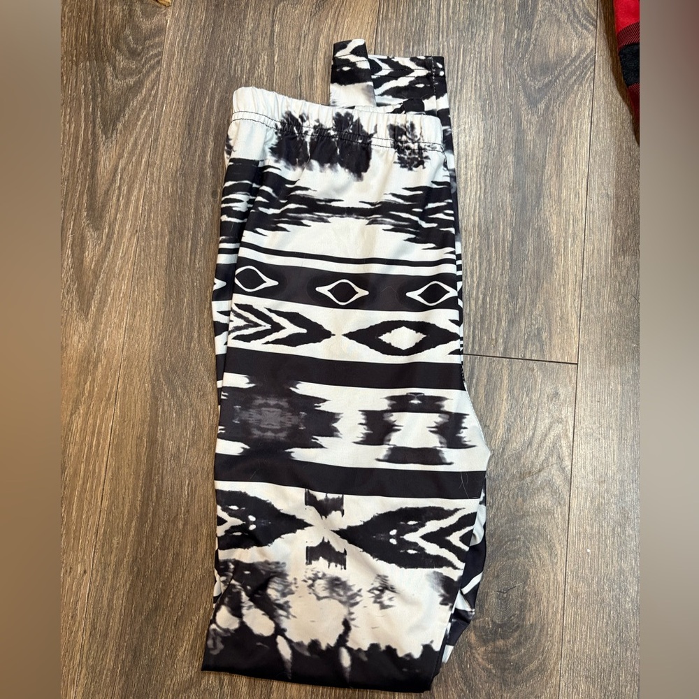 Assorted Patterned and Solid Leggings Bundle - image 10